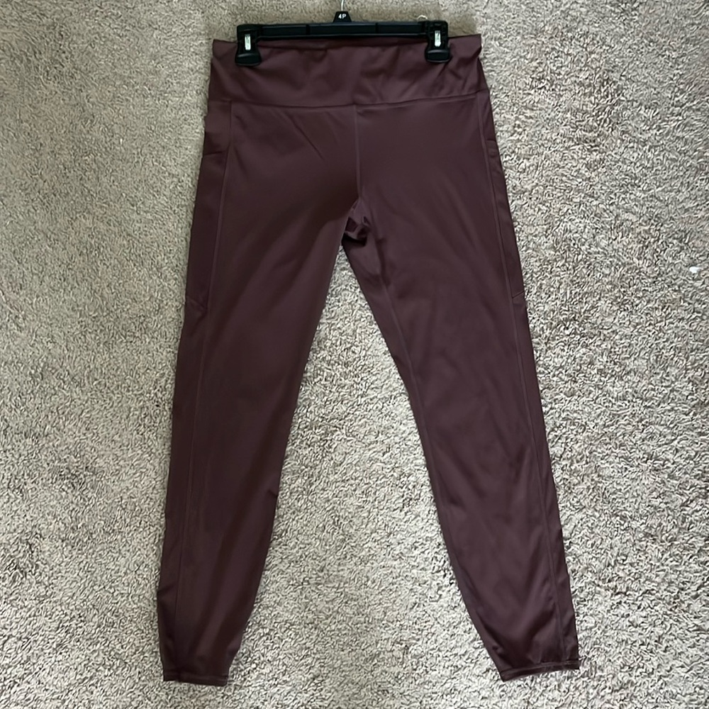 Vuori Stride Legging Size Large Chestnut  Pockets